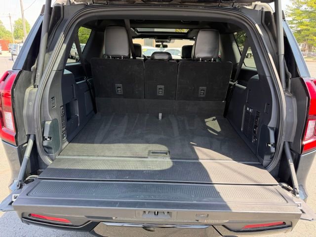 Used 2025 Ford Expedition Max Platinum w/ Stealth Appearance Package AWD/4WD image 15