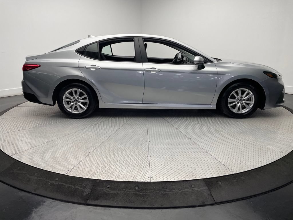 Used 2025 Toyota Camry LE FWD image 4