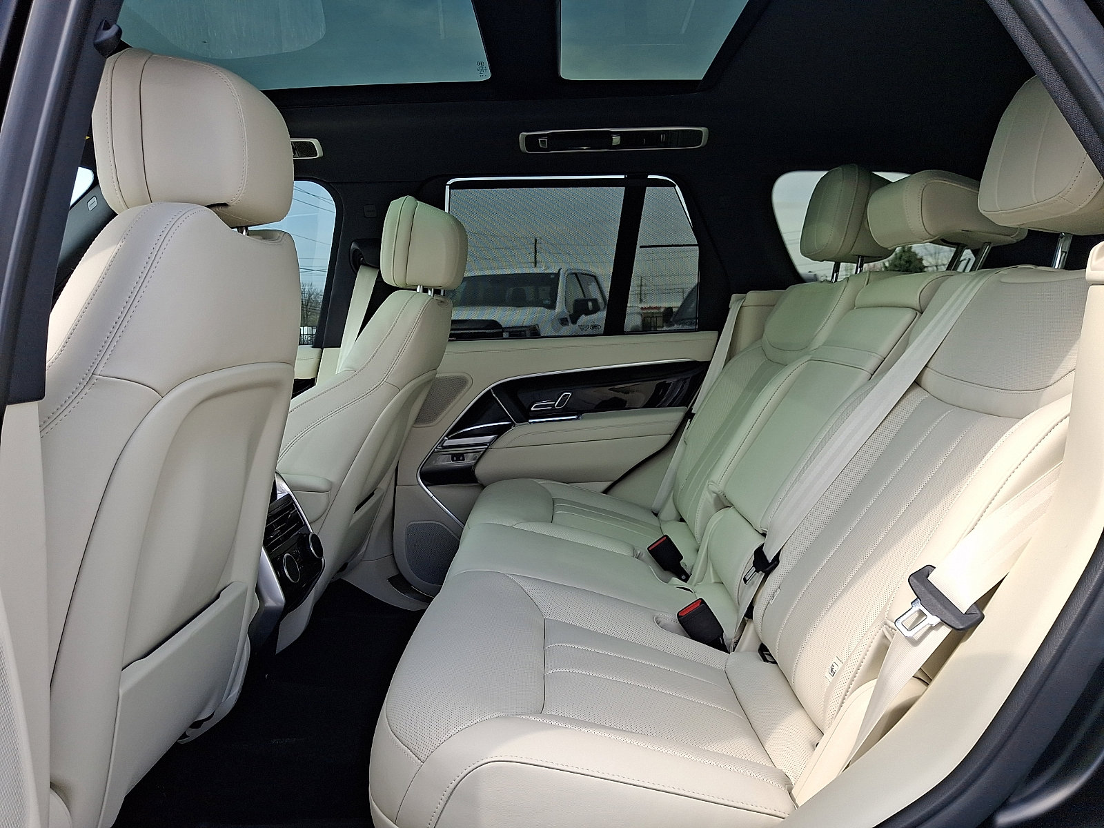 Used 2026 Land Rover Range Rover SE image 10