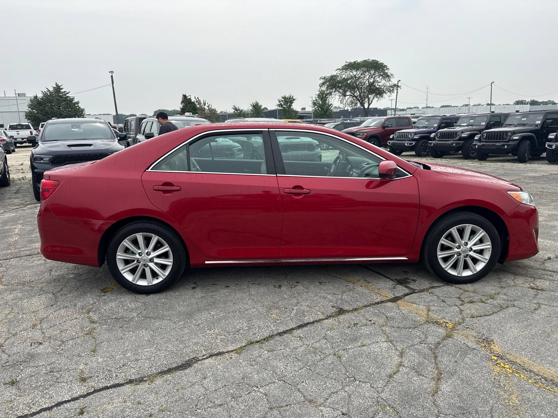 Used 2014 Toyota Camry XLE FWD image 5