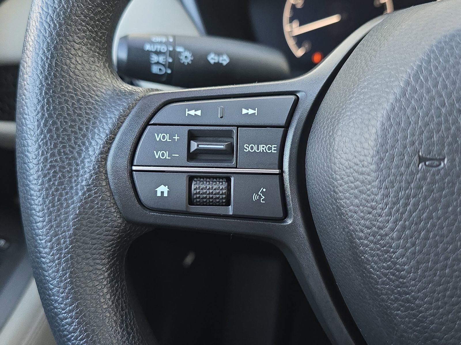 Used 2025 Honda HR-V LX image 17