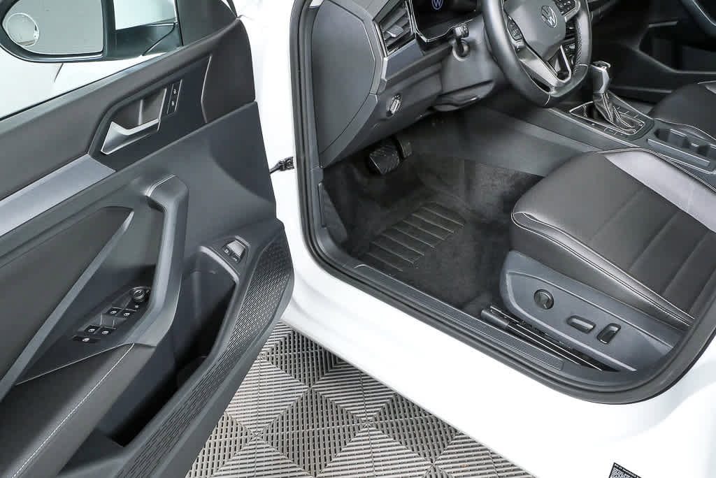 Used 2023 Volkswagen Jetta SE image 10