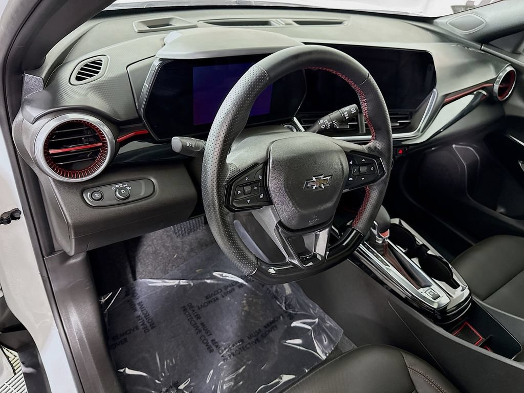 Used 2024 Chevrolet Trax RS w/ Sunroof Package FWD image 17