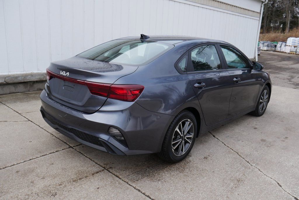 Used 2022 Kia Forte LXS image 7