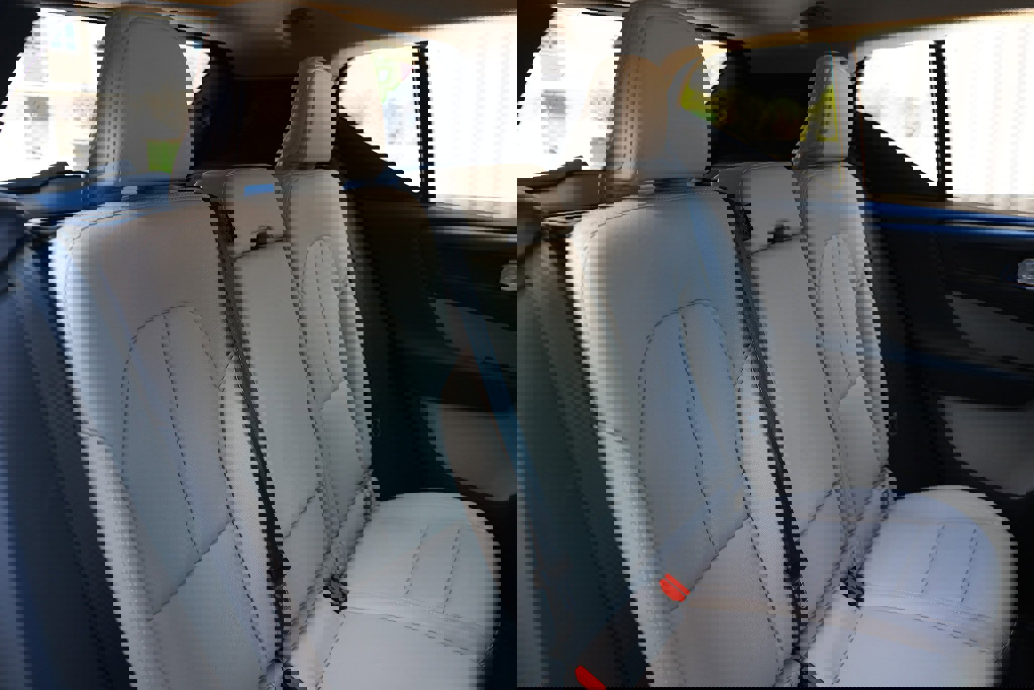 Used 2021 Volvo XC40 T4 Momentum w/ Protection Package Premier image 17