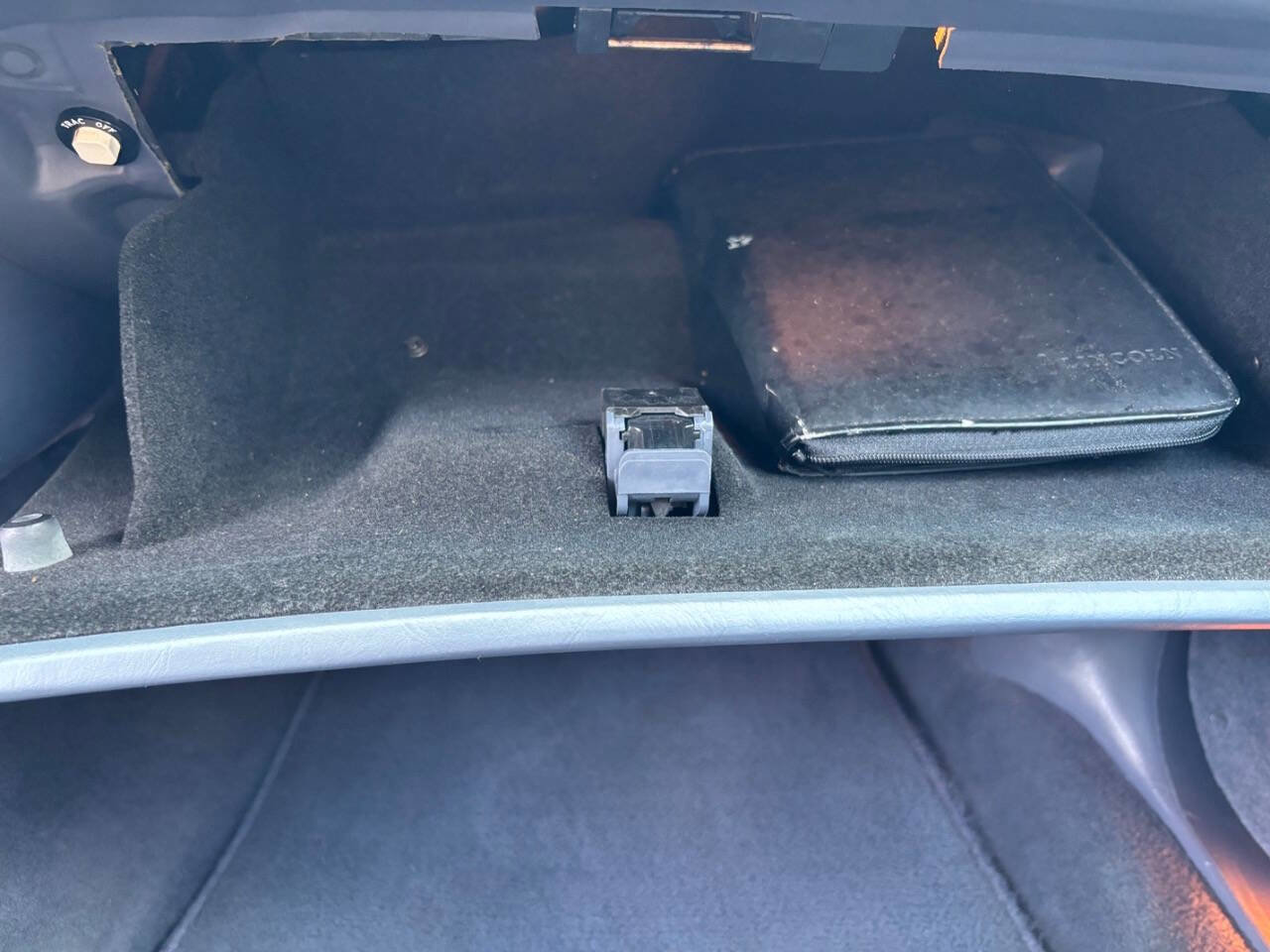 Used 2000 Lincoln Town Car Signature image 28