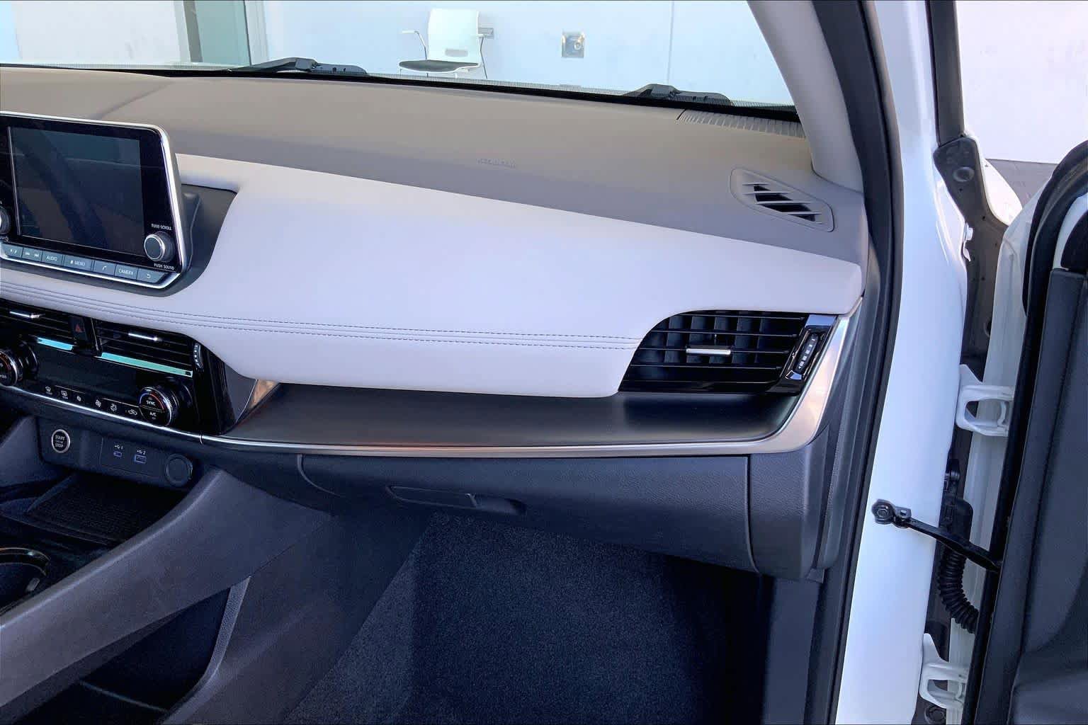 Used 2022 Nissan Rogue SV FWD image 19