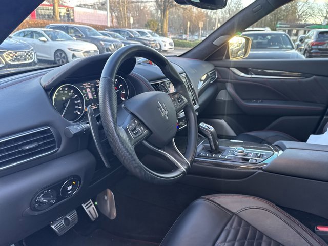 Used 2022 Maserati Levante Trofeo image 25