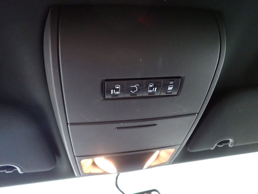 Used 2017 Dodge Grand Caravan SXT image 33