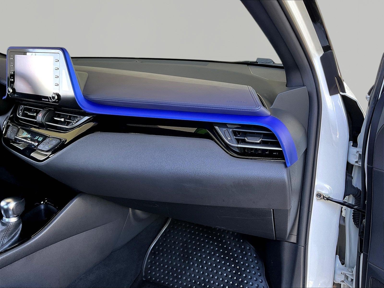 Used 2020 Toyota C-HR XLE FWD image 25