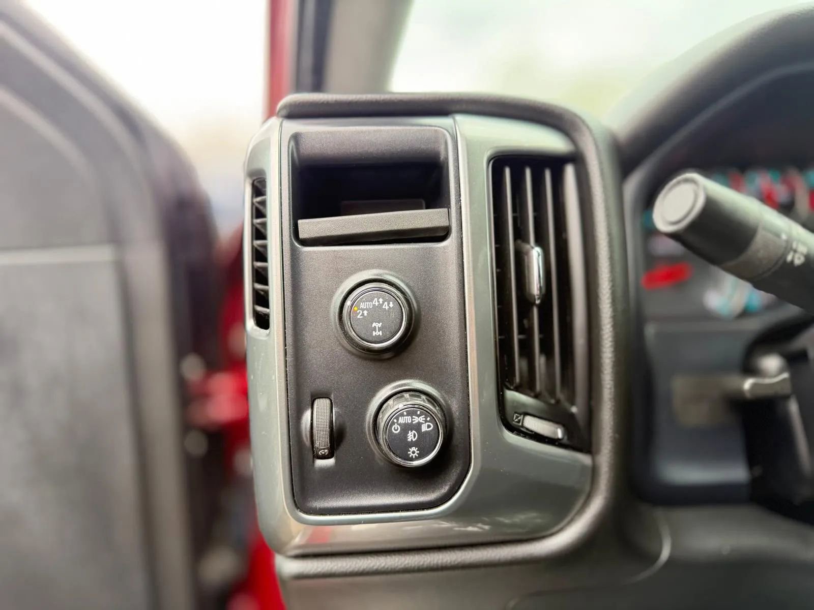 Used 2018 Chevrolet Silverado 1500 LT w/ All Star Edition image 24