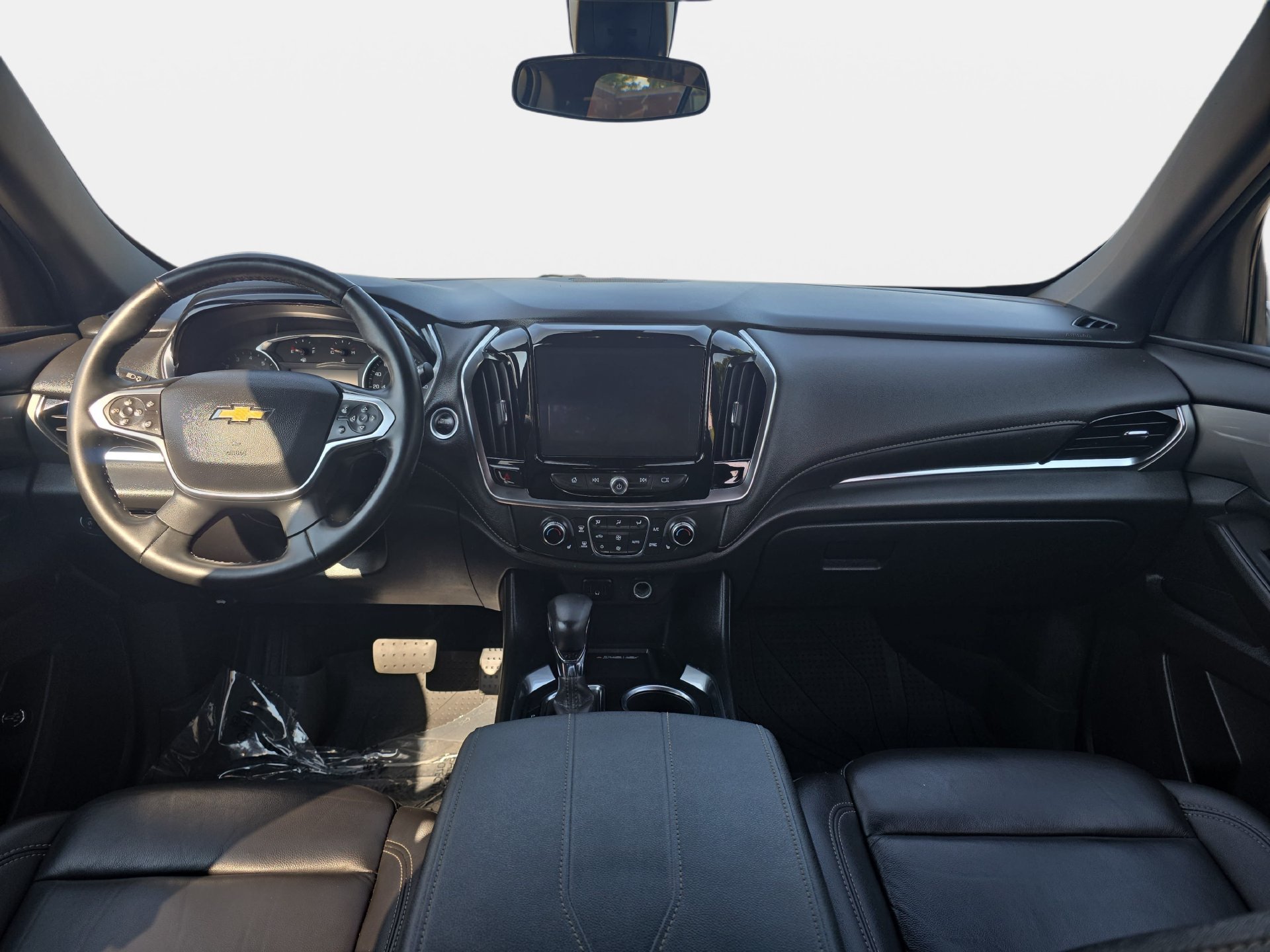 Used 2023 Chevrolet Traverse LT w/ LPO, Floor Liner Package FWD image 9