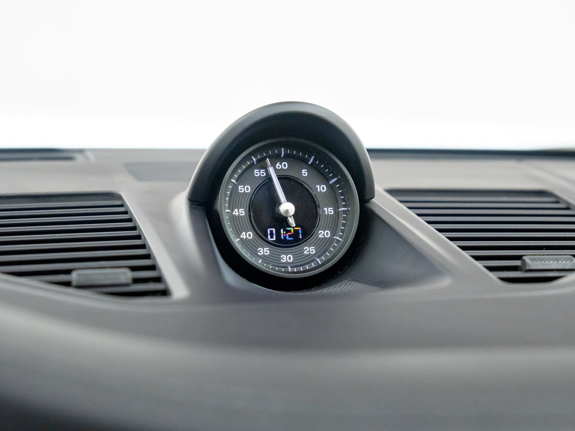 Certified 2024 Porsche 911 Carrera RWD image 28