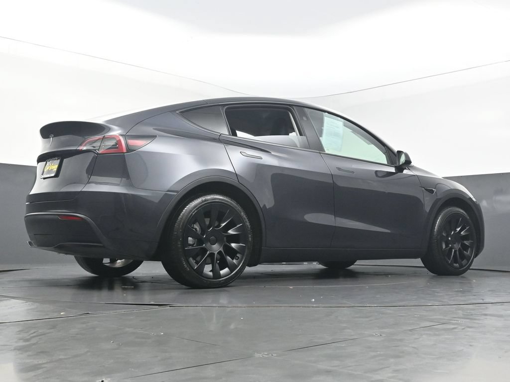 Used 2024 Tesla Model Y 2WD image 5