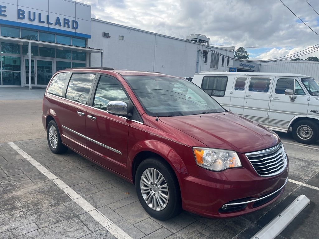 Used 2015 Chrysler Town & Country Touring-L w/ Driver Convenience Group image 6