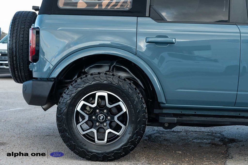 Used 2022 Ford Bronco Outer Banks image 4