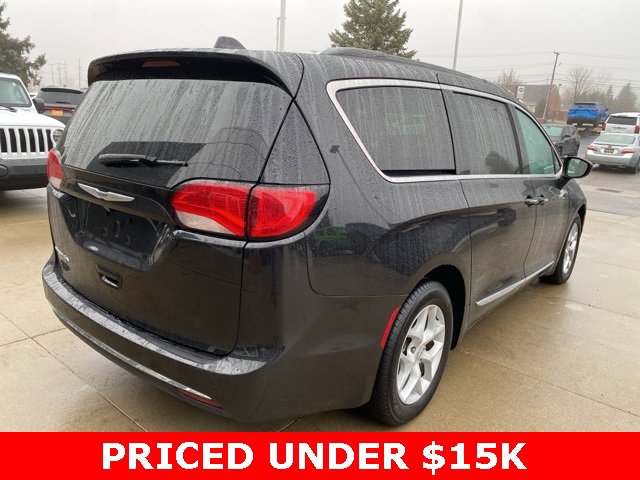 Certified 2017 Chrysler Pacifica Touring-L w/ Tire & Wheel Group image 3