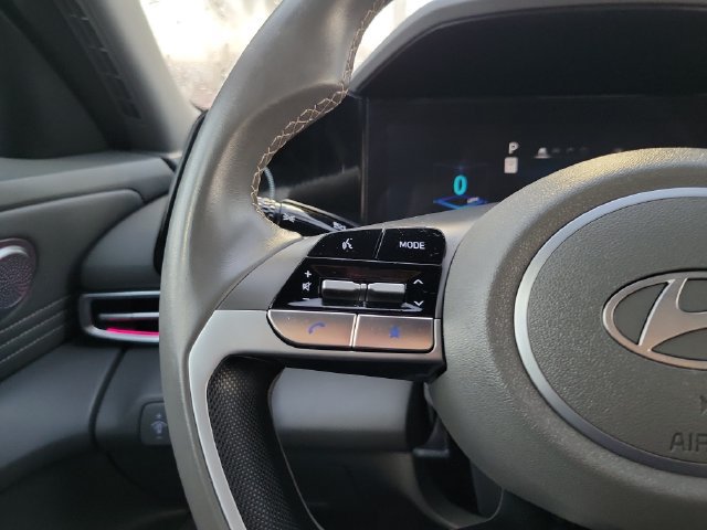 Used 2025 Hyundai Elantra SEL FWD image 15