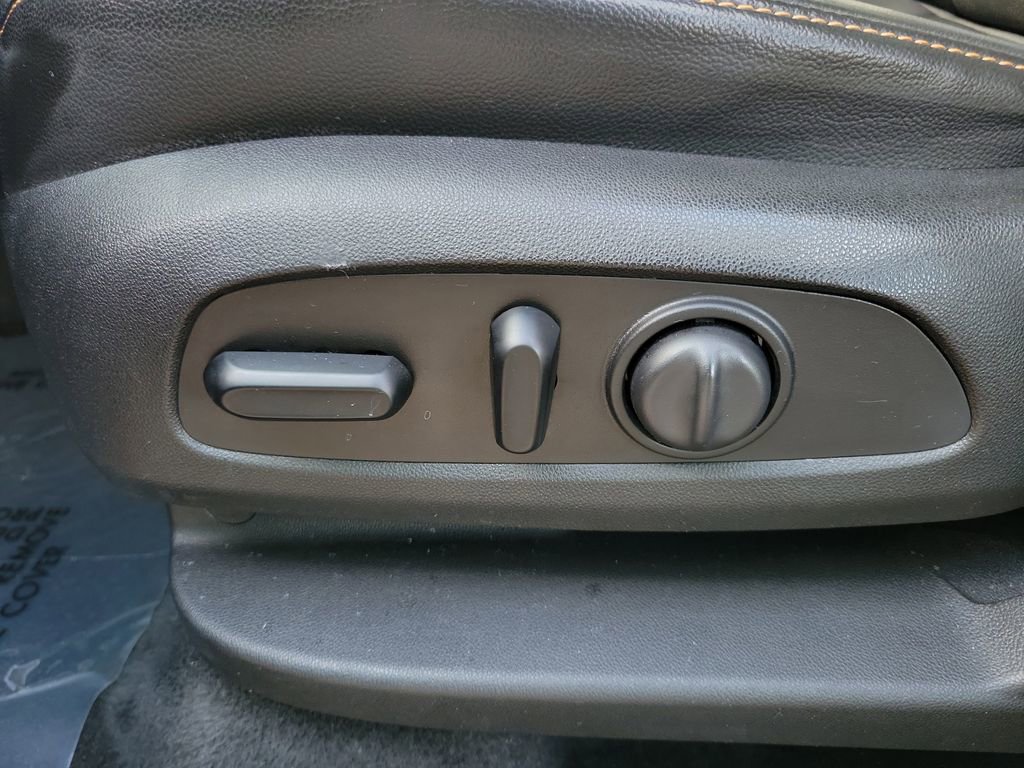 Used 2018 Chevrolet Traverse Premier w/ Driver Confidence II Package image 18