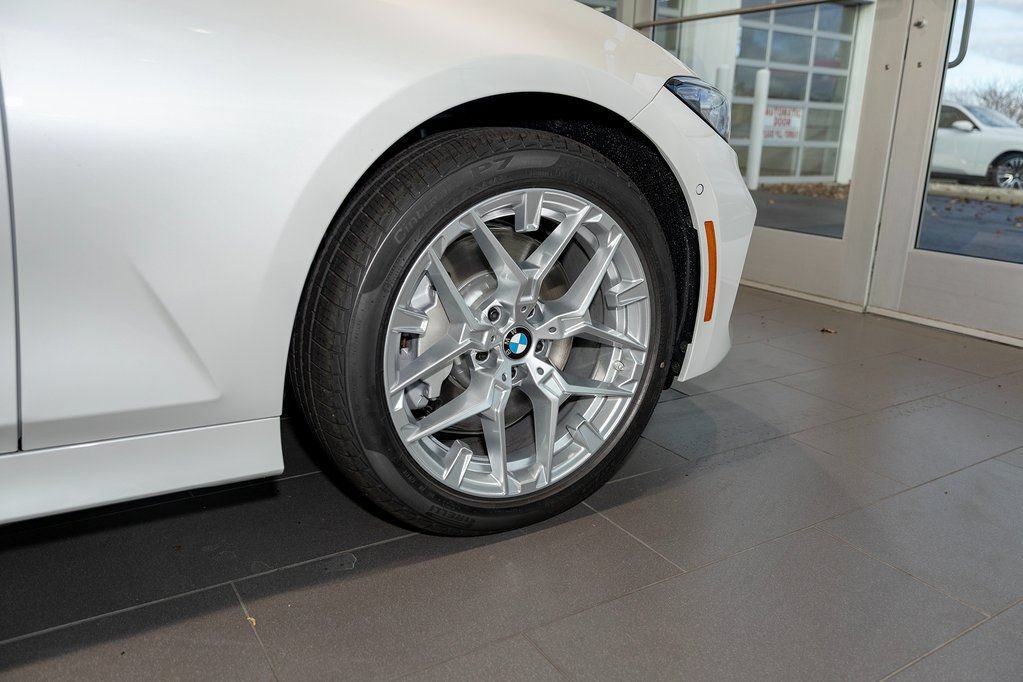 Used 2026 BMW 330i xDrive Sedan w/ Premium Package AWD/4WD image 6