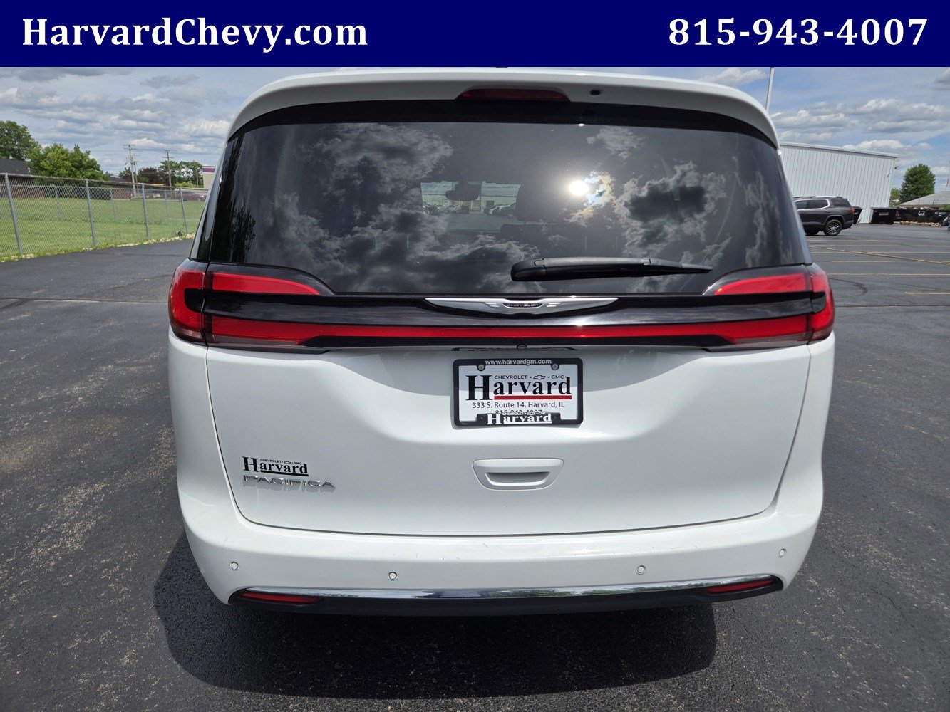 Used 2023 Chrysler Pacifica Touring-L FWD image 5