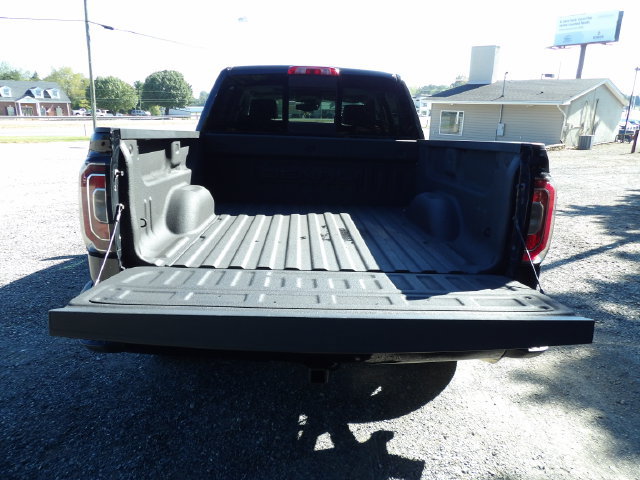Used 2017 GMC Sierra 1500 Denali w/ Denali Ultimate Package AWD/4WD image 10