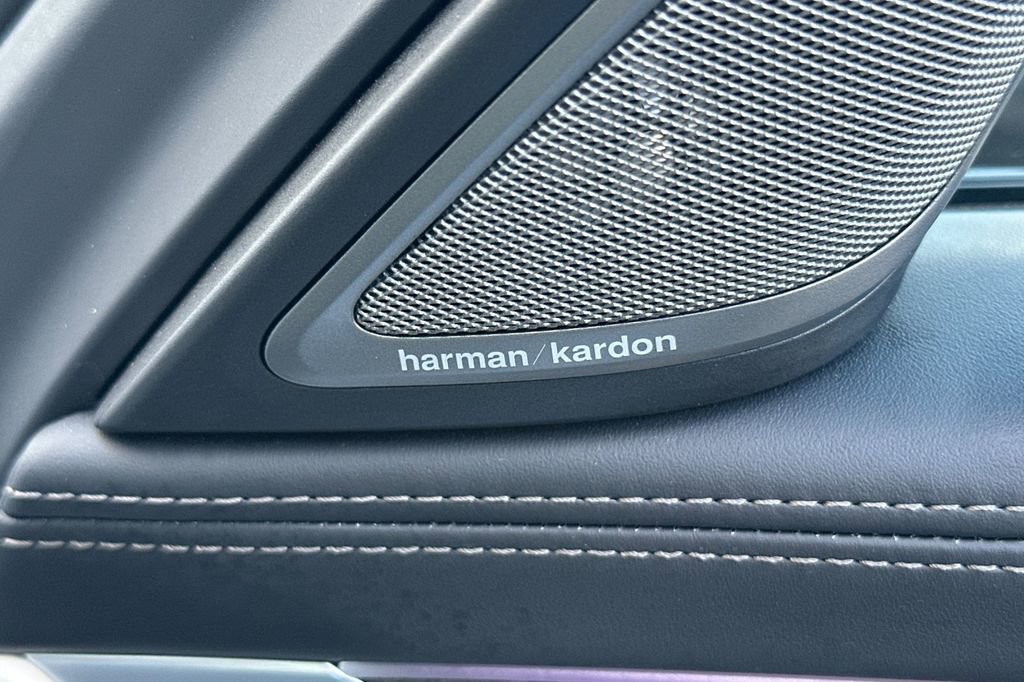 Used 2022 BMW ALPINA B7 xDrive w/ Luxury Rear Seating Package image 19