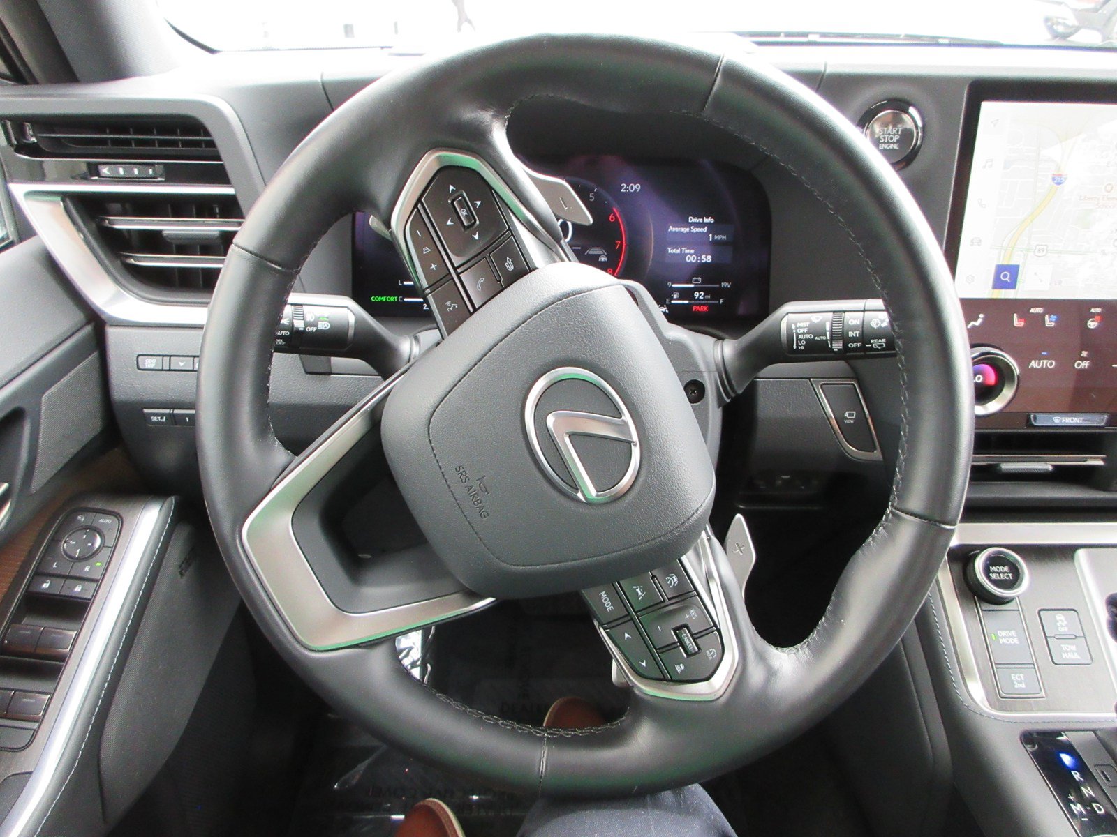 Used 2024 Lexus GX 550 w/ Accessory Package (31) AWD/4WD image 40