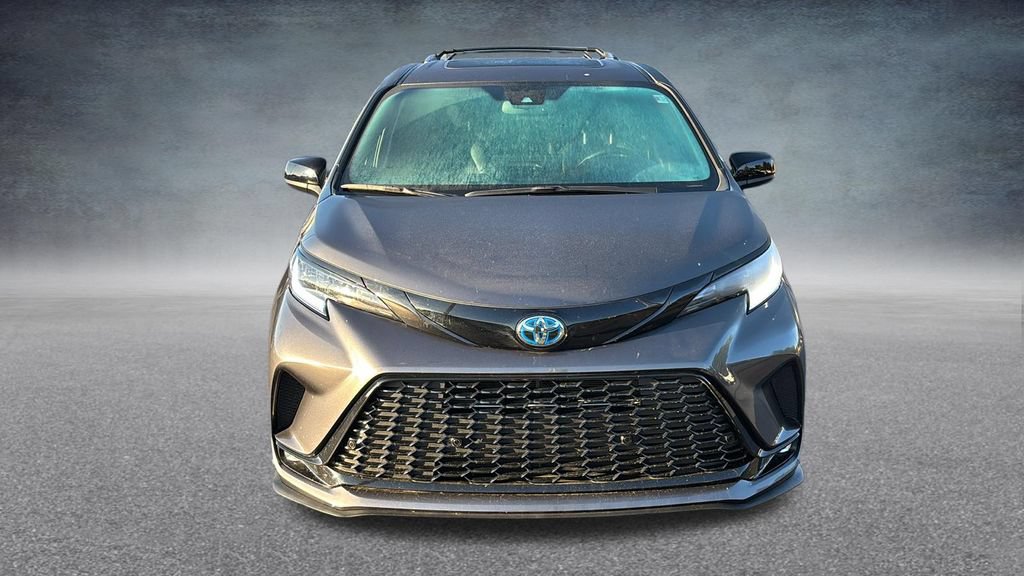 Used 2025 Toyota Sienna XSE FWD image 7