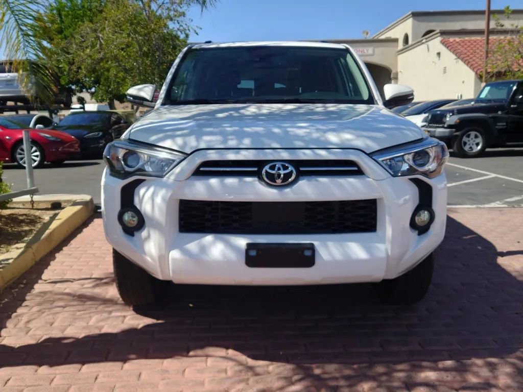 Used 2022 Toyota 4Runner SR5 Premium image 2