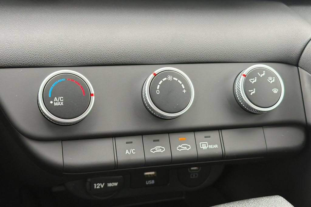 Certified 2026 Hyundai Elantra SE FWD image 17