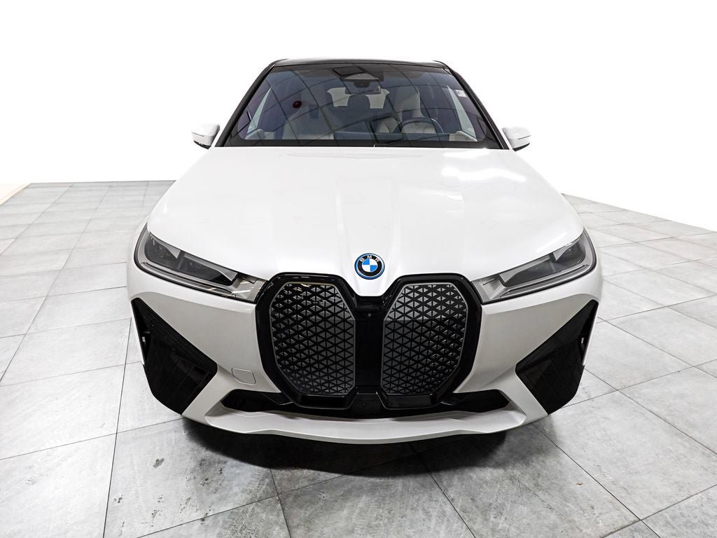 Used 2023 BMW iX xDrive50 w/ Sport Package AWD/4WD image 3