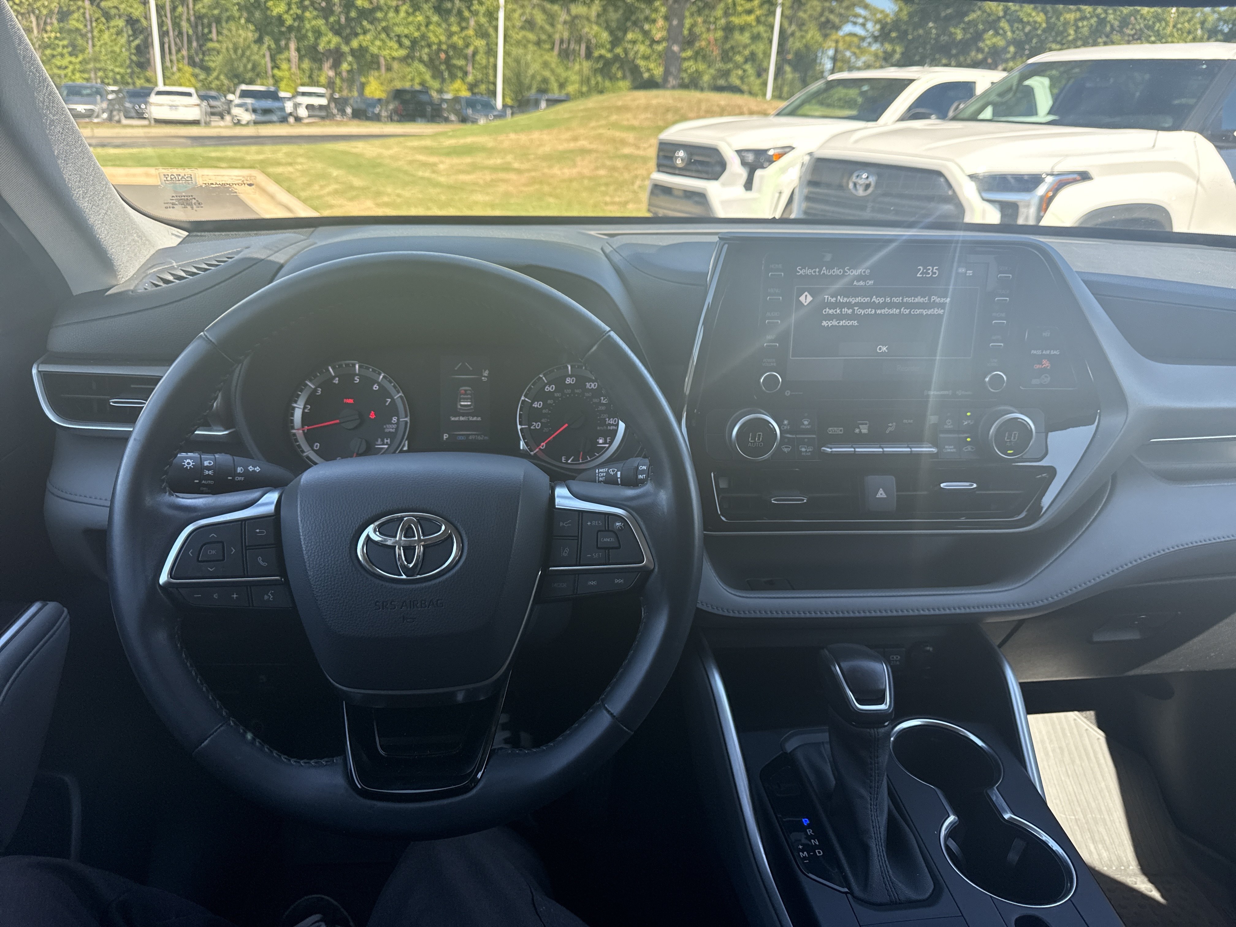 Used 2021 Toyota Highlander LE FWD image 28