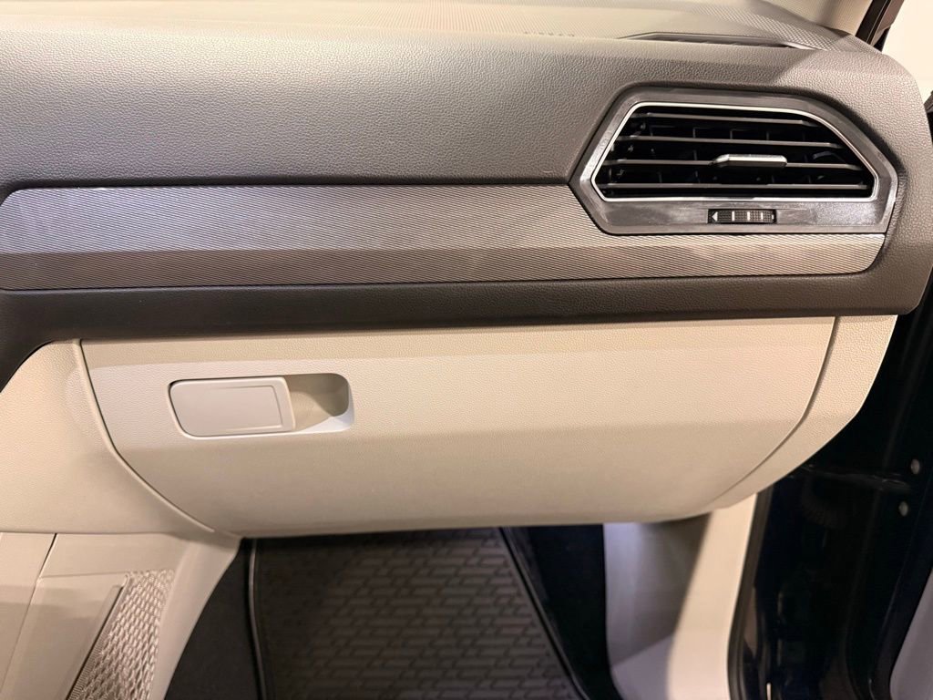 Used 2022 Volkswagen Tiguan SE image 29
