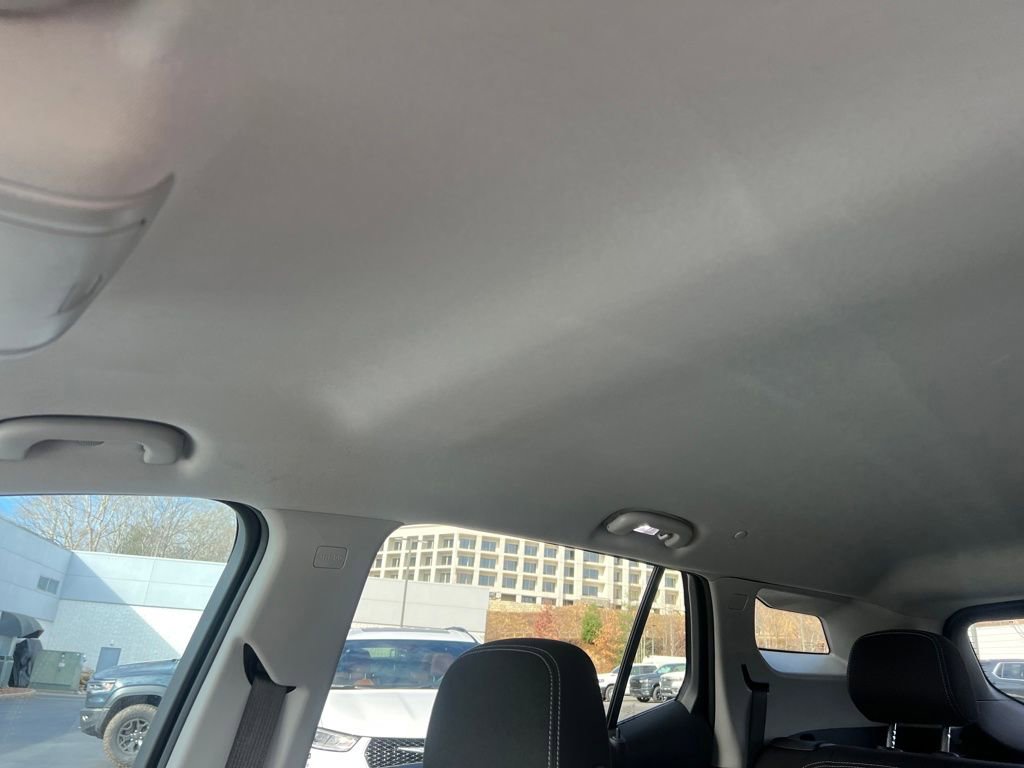 Used 2023 GMC Terrain SLE w/ Driver Convenience Package image 23