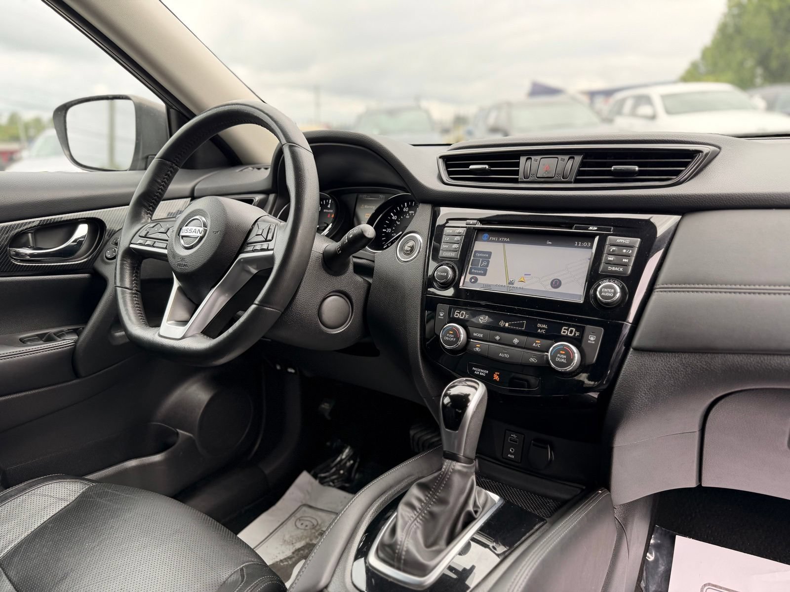 Used 2017 Nissan Rogue SL AWD/4WD image 36
