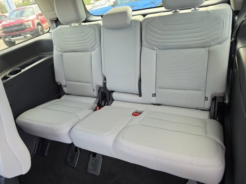 New 2026 Ford Expedition Platinum w/ Platinum Ultimate Package image 11