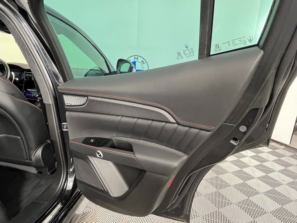 Used 2024 Maserati Grecale Trofeo image 27