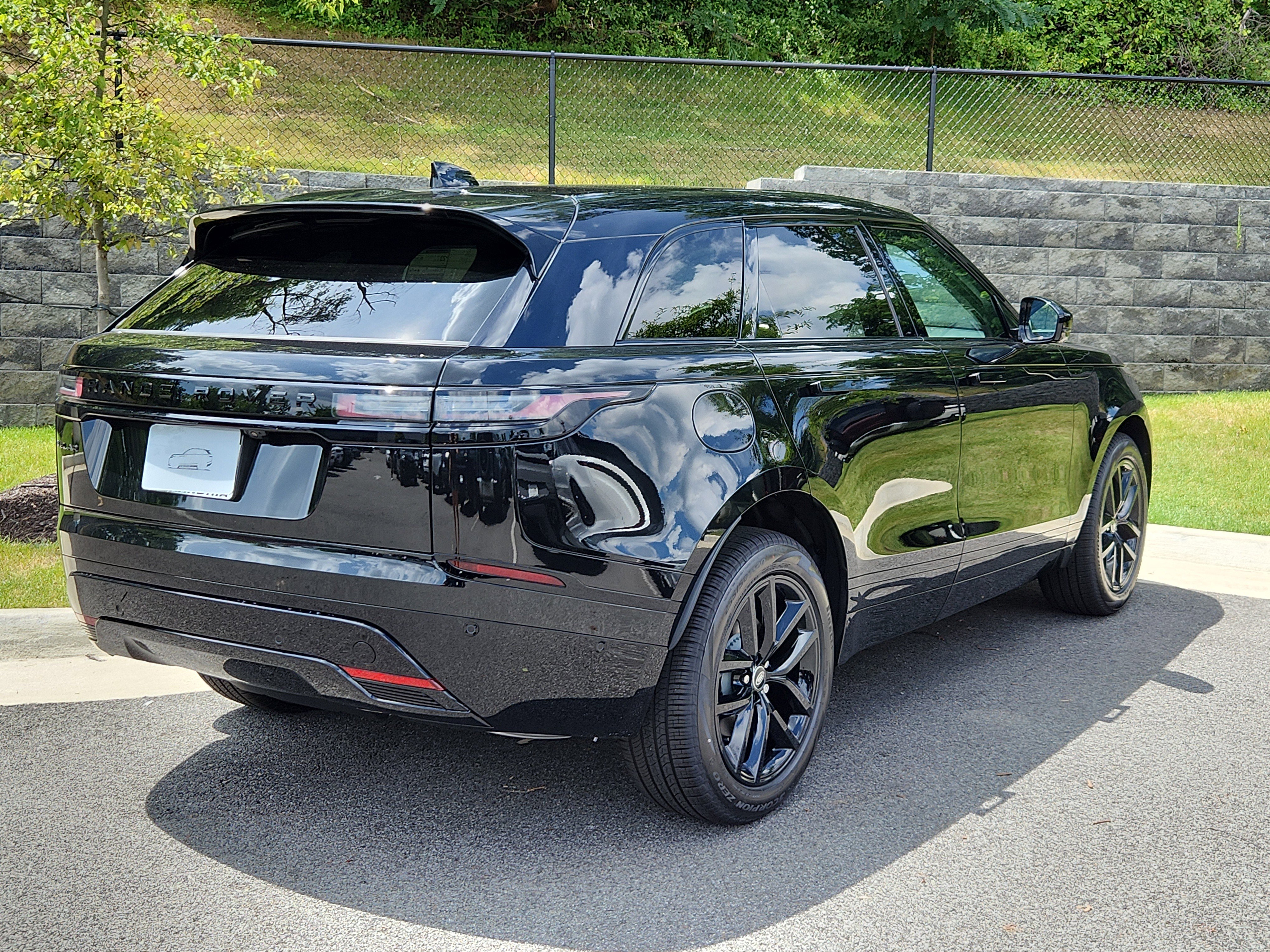 New 2026 Land Rover Range Rover Velar Dynamic SE image 2