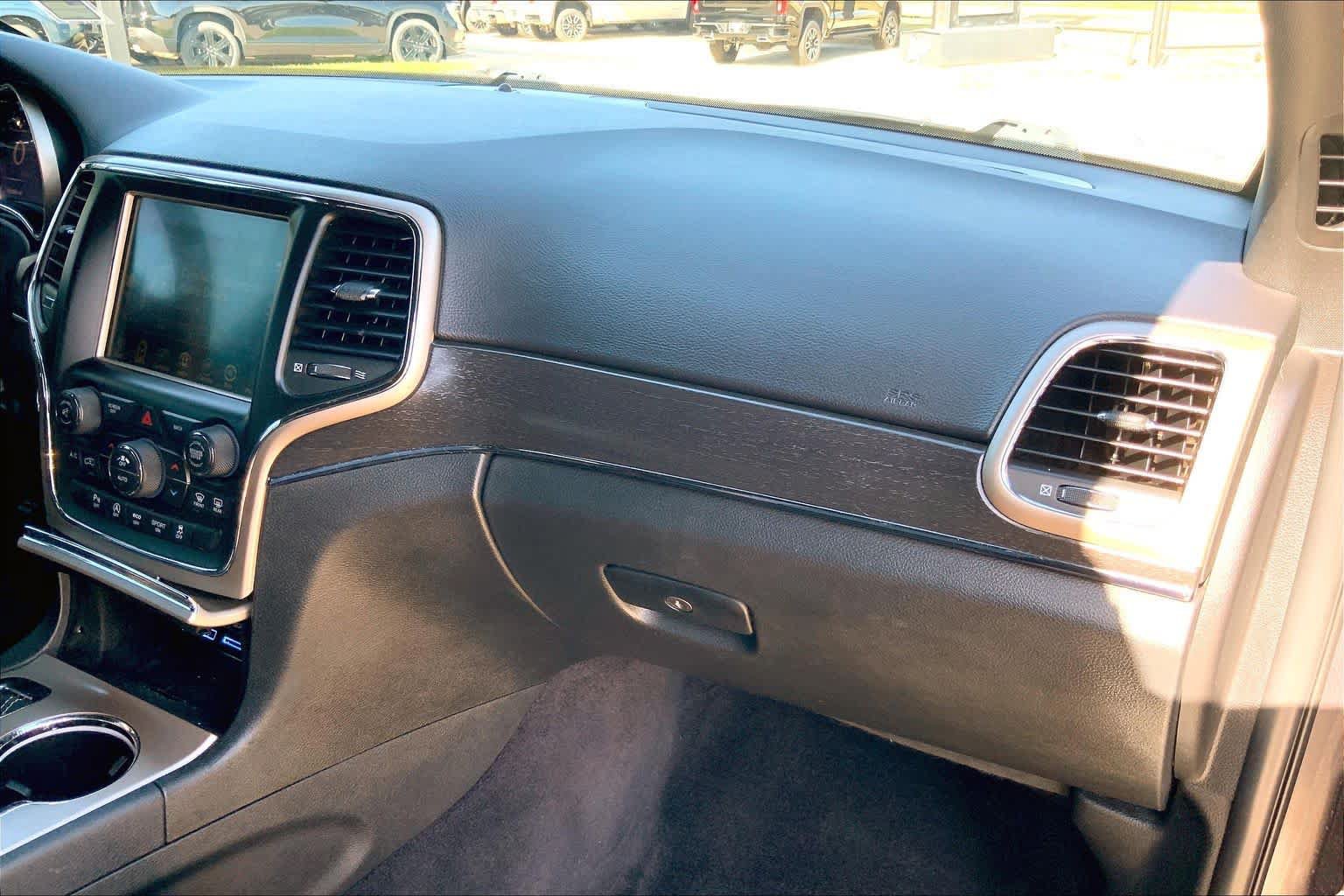 Used 2017 Jeep Grand Cherokee Limited AWD/4WD image 18