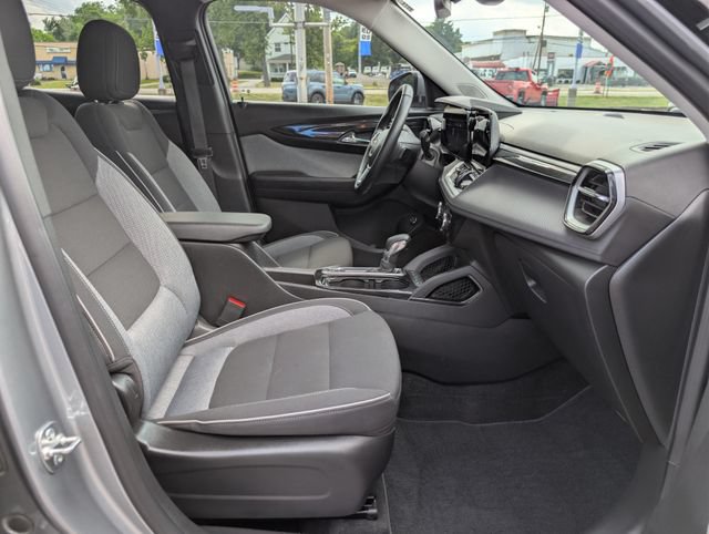 Used 2024 Chevrolet TrailBlazer LT w/ Convenience Package AWD/4WD image 12