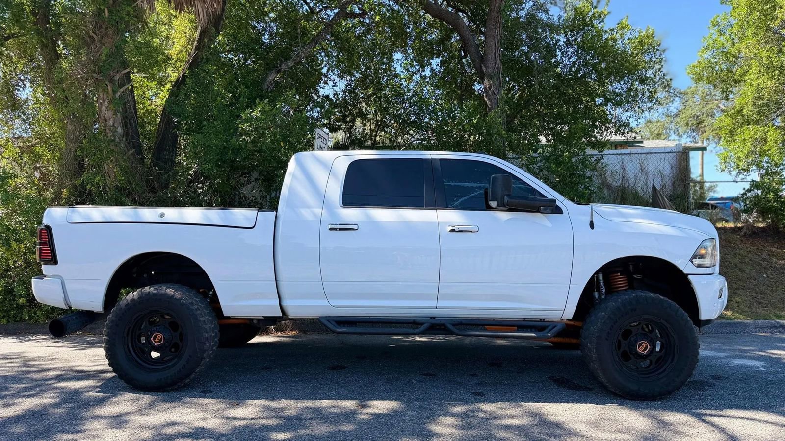 Used 2018 RAM 2500 Laramie w/ Sport Appearance Group AWD/4WD image 4