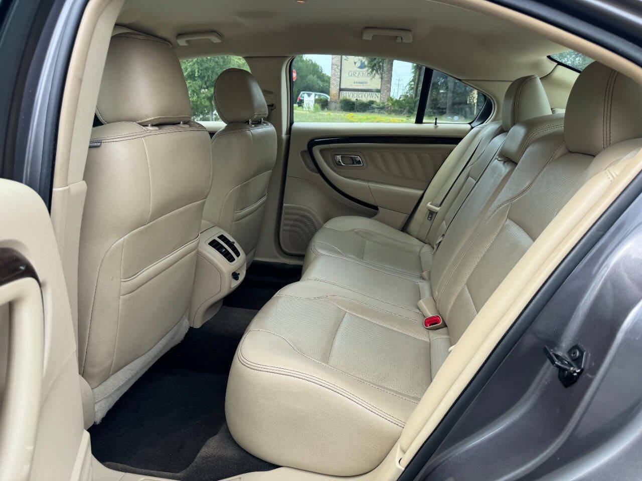 Used 2013 Ford Taurus Limited FWD image 12