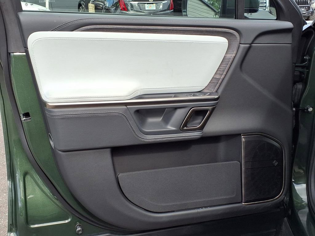 Used 2024 Rivian R1S Adventure image 32