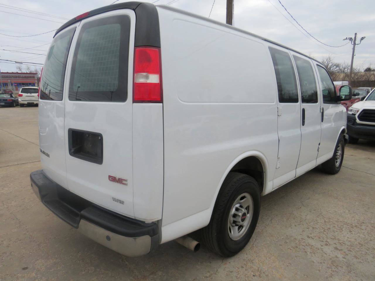 Used 2018 GMC Savana 2500 G2500 Cargo w/ Driver Convenience Package image 5