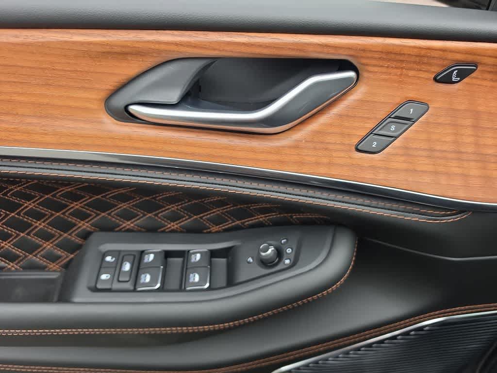 New 2026 Jeep Grand Cherokee Summit AWD/4WD image 13