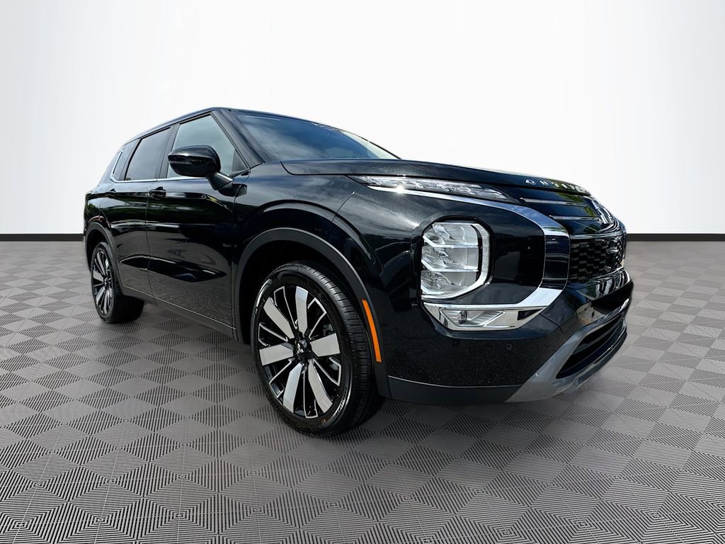 Used 2025 Mitsubishi Outlander SE image 4