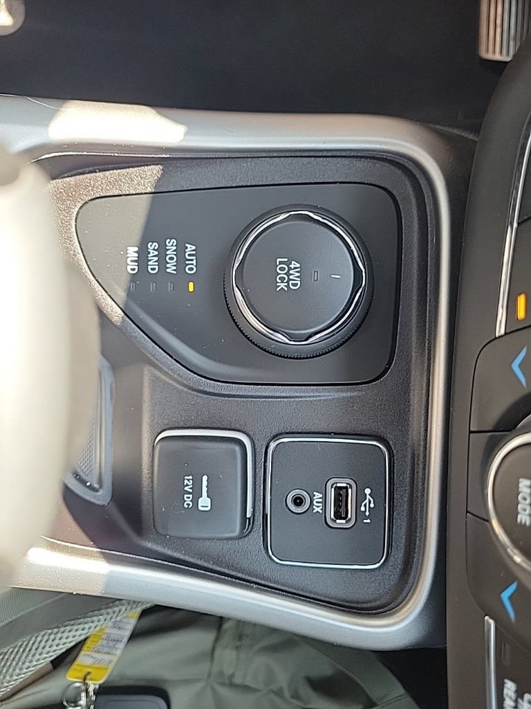 Used 2019 Jeep Compass Latitude w/ Popular Equipment Group AWD/4WD image 27