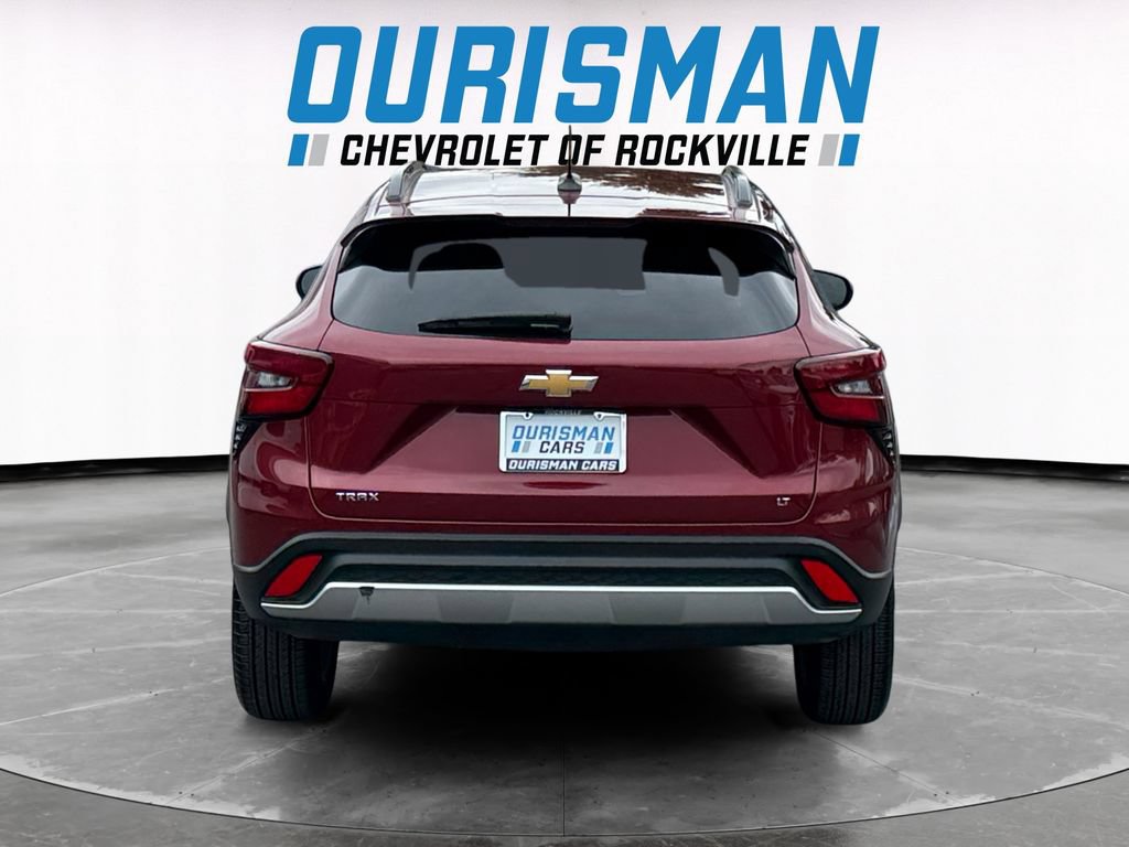 Used 2025 Chevrolet Trax LT FWD image 5