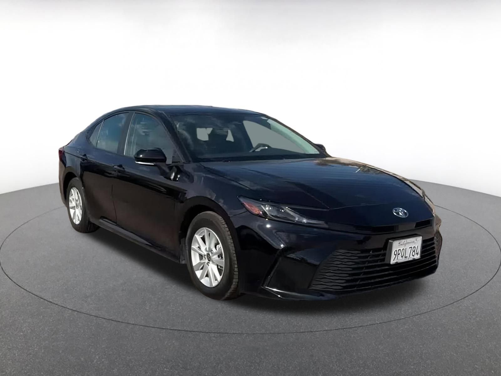 Used 2025 Toyota Camry LE image 2